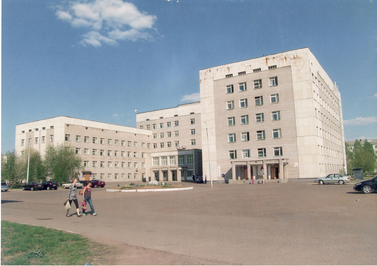 1993. Шестиэтажный хирургический корпус по адресу: г. Нефтекамск, ул. К.Маркса, 24