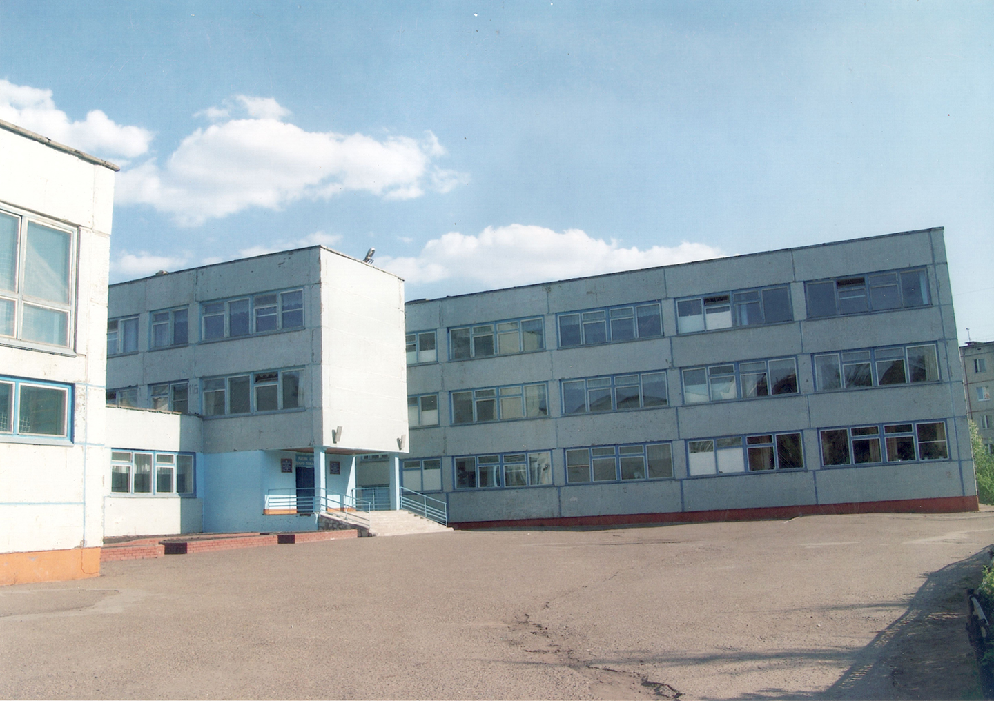 1991. Средняя школа № 14 по адресу: г. Нефтекамск, пр. Комсомольский, 25