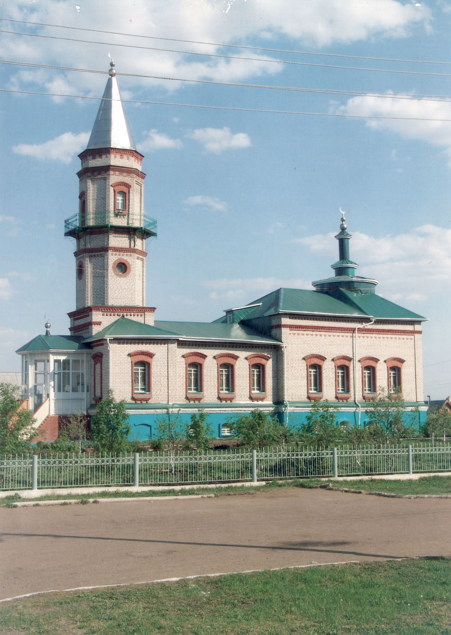 1995. Соборная мечеть по адресу: г. Нефтекамск, ул. Дорожная, 12